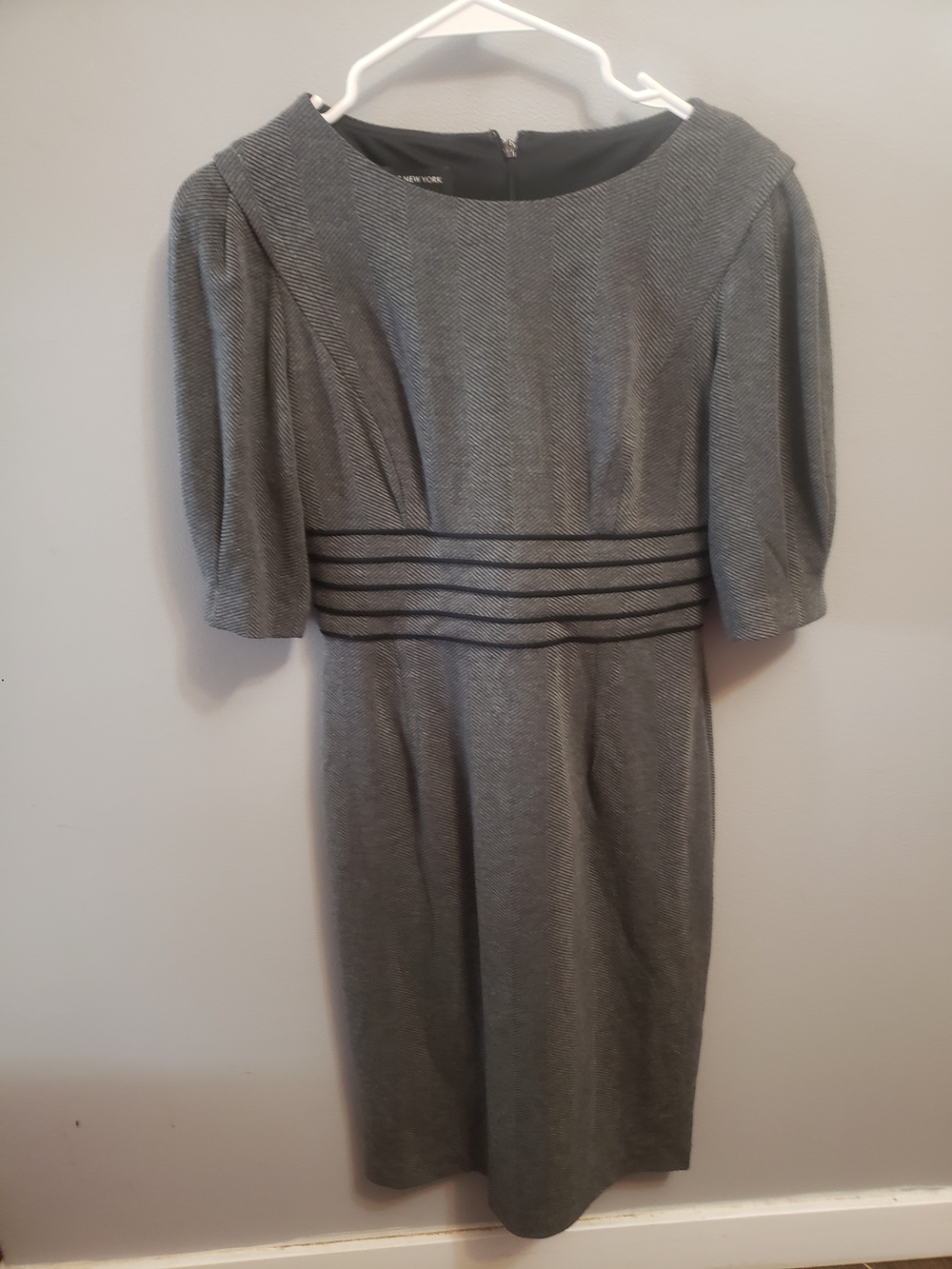 Jones New York Gray Chevron Midi Sheath Dress with Waist Piping